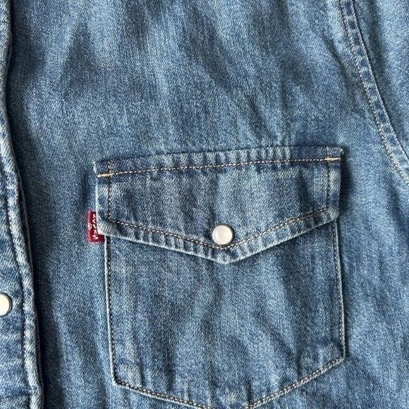 NWT! Levi’s Denim Jean Button Down shirt Size Small - Picture 5 of 11